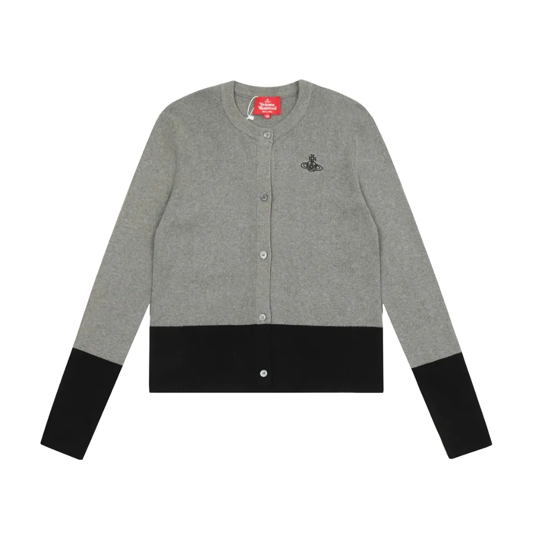 vivienne west wood Vivienne contrasting high-end Korean-style cardigan knitted sweater wool 2024 autumn latest style 🧩 15% merino cotton wool 85% wool blend 🧩Correct Italian 🇮🇹100% wool washed wheat logo Size: S -M- L Color: blue pink black gray
